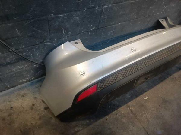 PARE CHOC ARRIERE FORD FOCUS 2/2011-2014 5PORTES - Vue 4